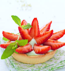 Tartelettes crème mentholée-fraises