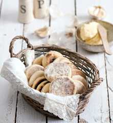 Proziaki z masłem czosnkowym