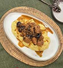 Χοιρινό με δαμάσκηνα και πορτοκάλι