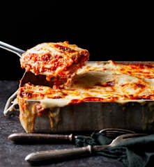 Λαζάνια μπολονέζ με φρέσκα ζυμαρικά από σπανάκι