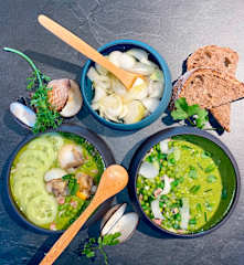 Houmous de petit pois aux orties, vapeur de coques aux herbes fraîches par Eric Guérin