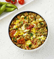 Cous cous con uova strapazzate e fave