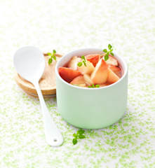 Soupe de pêche au basilic