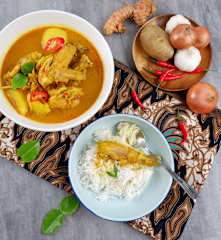Ayam Masak Lemak Cili Api (Braised Chicken with Hot Creamy Coconut Milk)