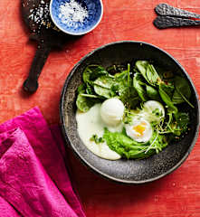 Wasabi-Eier mit Erbsenstampf