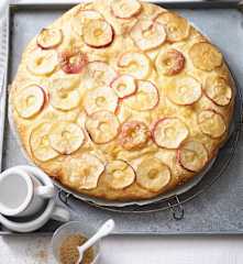 Słodka focaccia z jabłkami