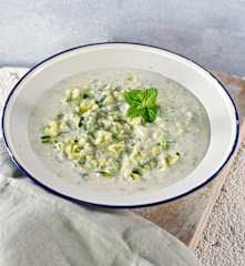 Sos z cukinią i miętą à la tzatziki