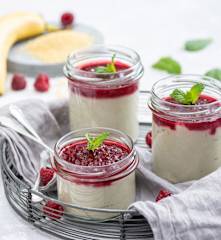 Kokosbudding med hindbærsauce (2200 kcal)