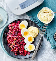 Salade de crudités et œufs durs mayonnaise