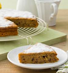 Ciasto jogurtowe z suszonymi śliwkami (bez cukru)