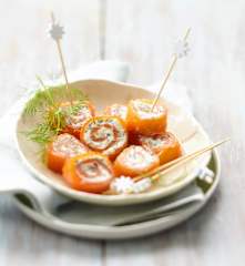 Roulés de truite fumée au fromage à tartiner et herbes aromatiques