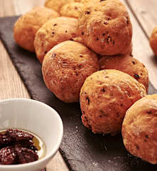 Ψωμάκια με λιαστές ντομάτες