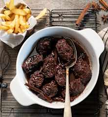 Carrilleras estofadas con salsa de arándanos