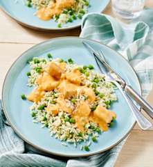 Hähnchen in cremiger Pesto-Sauce mit Erbsen-Reis