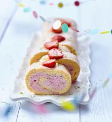 Erdbeer-Biskuitrolle mit Limette