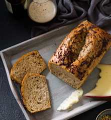 Pan de molde con cerveza negra y mostaza a la antigua