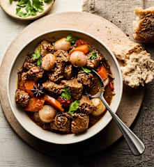 Pikantny gulasz na ciemnym piwie