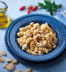 Fusilli al pesce spada e mandorle