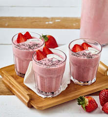 Smoothie alla fragola e cocco con semi di chia