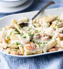 Pasta con salsa cremosa y gambas