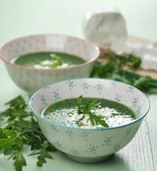 Rukolová polévka s kozím sýrem