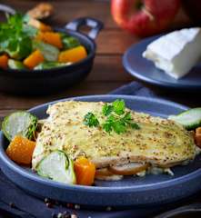 Pechugas rellenas de manzana y brie