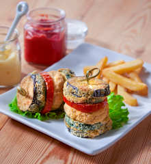 Burger di pollo panato e melanzane