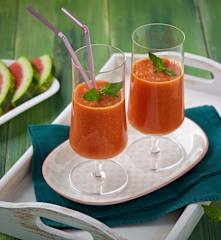 Melounové smoothie s mangem a mátou