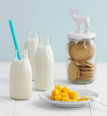 Iogurte líquido com bolacha e fruta