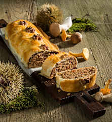 Maronistrudel mit Schwammerln und Nüssen