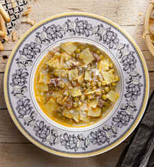 Quadrucci e piselli in brodo