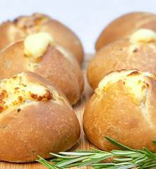 Pão de alecrim recheado