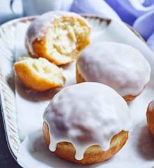 Berliner Ballen mit Vanillepudding