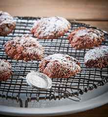 Galletas con chocolate y café
