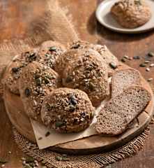 Bułki bezglutenowe na zakwasie owsiano-ryżowym