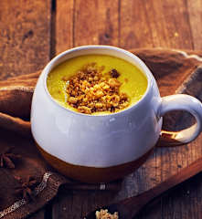 Zabaione con crumble di frutta secca