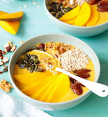 Smoothie bowl à la mangue et au lait d'avoine