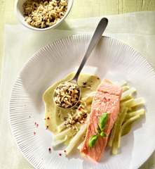 Lachs mit Kohlrabi, Basilikumsauce und Wildreis