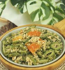 Ginisang ampalaya (Sautéed bitter gourd)