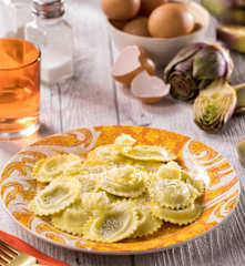 Ravioli ai carciofi e pancetta