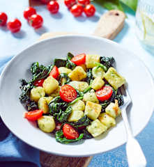 Bärlauch-Gnocchi mit Spinat und Cherry-Tomaten