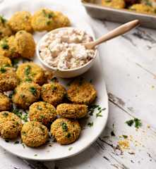 Nuggets de pollo con sojanesa de encurtidos