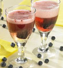 Heidelbeersorbet mit Sekt