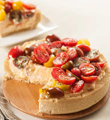 Cheesecake salado con tomates cherry