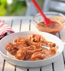 Hähnchenunterschenkel mit Pflaumenglasur