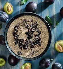 Pohanková kaše s mákem a švestkami