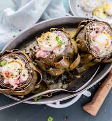 Artichaut farci au chèvre et aux lardons