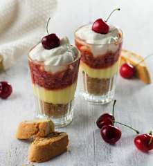 Cantuccini-Kirsch-Triffle