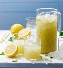 Citronnade à la menthe et au miel
