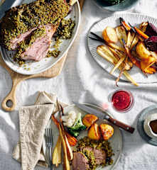 Roast lamb with vegetables & gravy
